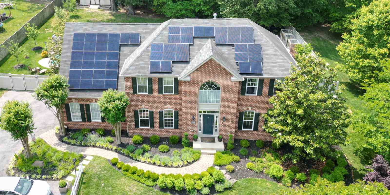 Solar maintenance header